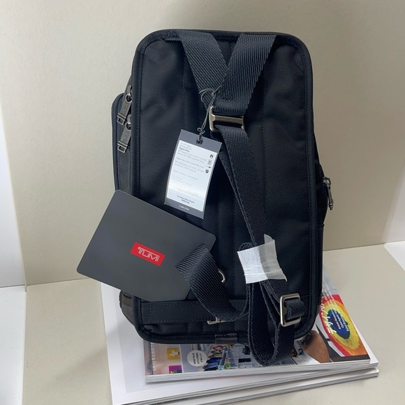(new+tag) Tumi Higgins men’s sling pack black - Picture 8 of 15